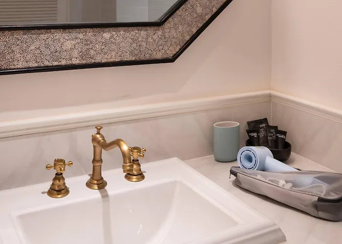 Chic 1br |5 Min Bts, 2 Min To Spa|500mbps&bath-tub Bangkok